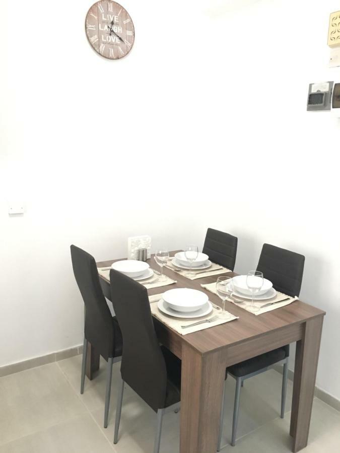 Larnaca Beach Apartment 44 Buitenkant foto