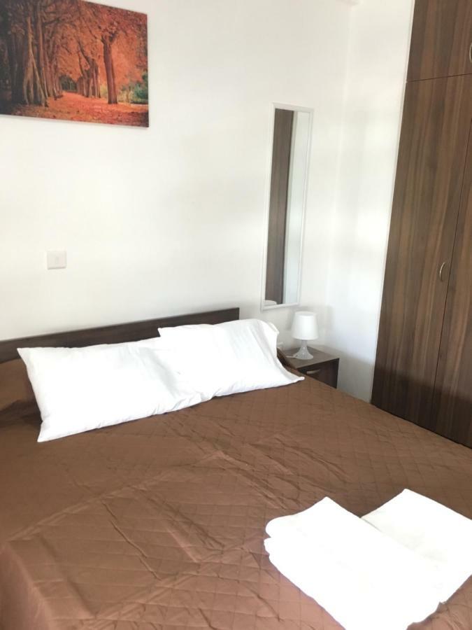 Larnaca Beach Apartment 44 Buitenkant foto
